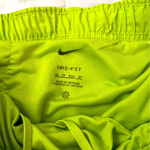 XS Nike Womens Running‎ Shorts NWT - Picture 3 of 5
